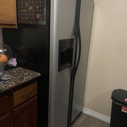 Frigidaire Refrigerator 