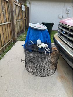 Fishing live well and bait cage