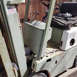 SE VENDE COMO ESTA PRENDE PERO TIENE PROBLEMAS CON EL HIDRAULICO 
ES PARA PROYECTO
$999