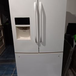 FFHB2740PP8A Frigidaire Refrigerator (Does Not Work)