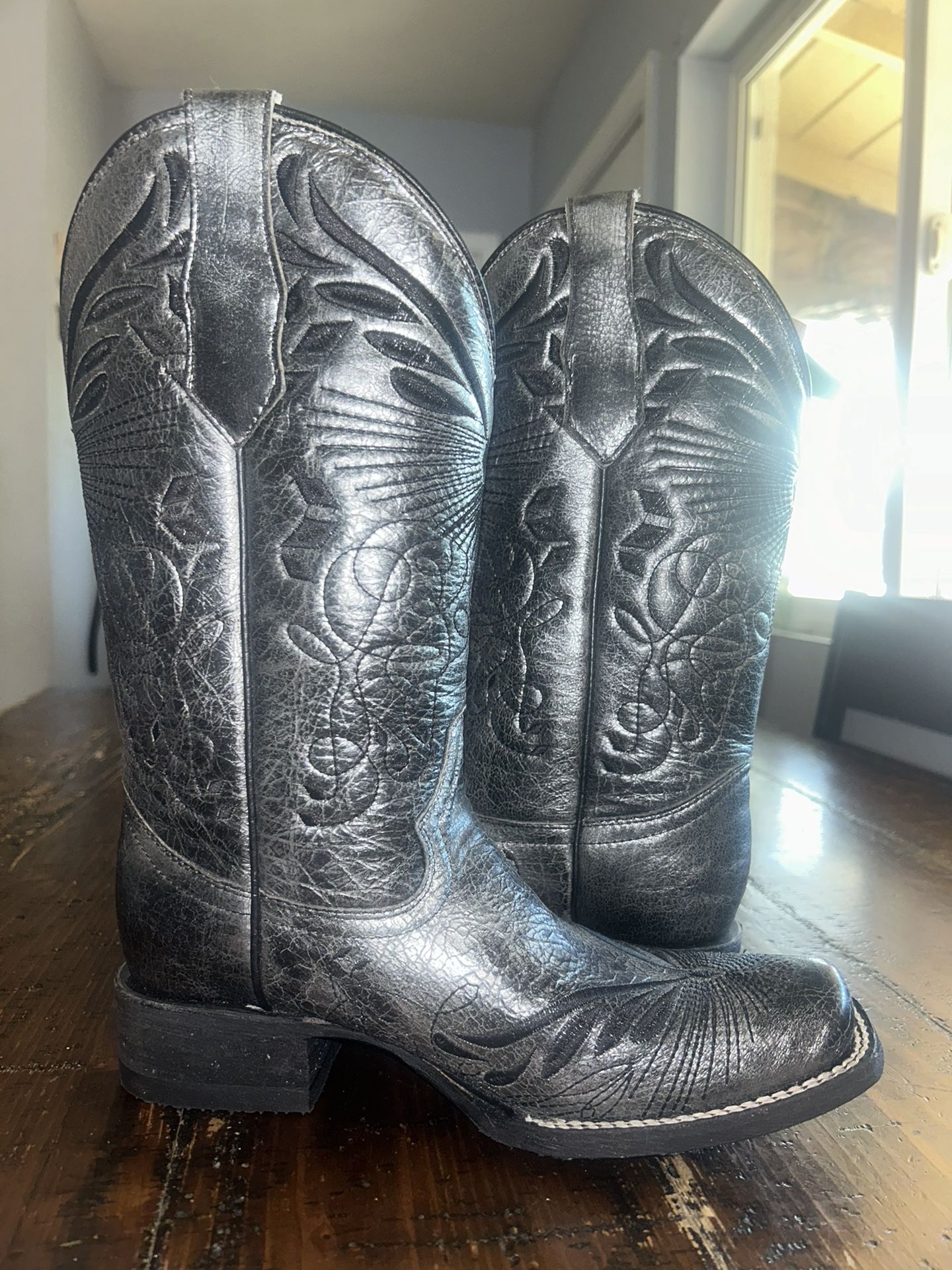 NEW Woman Boots