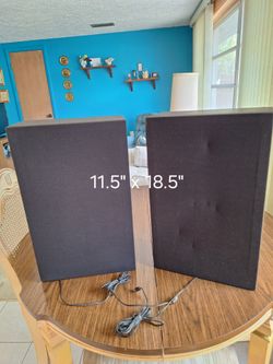 Pair of Bookshelf Speakers with Cables