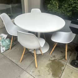 White Table And Chairs  