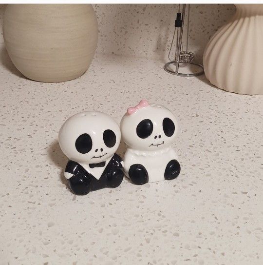Halloween Couple Salt And Pepper Shakers