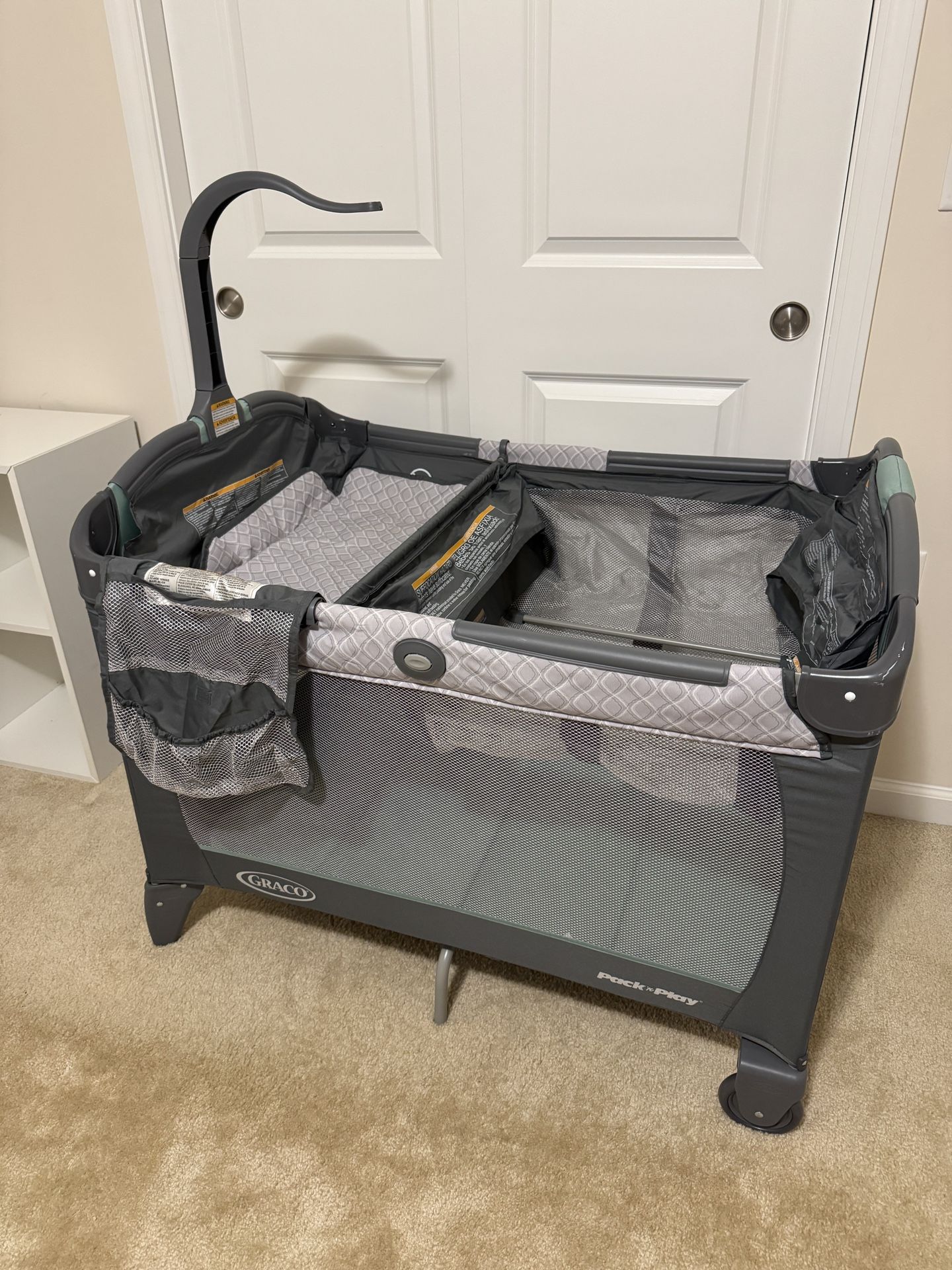 Graco Baby Pack and Play Change 'n Carry Playard Portable Crib Bed corral Changing Pad, Manor