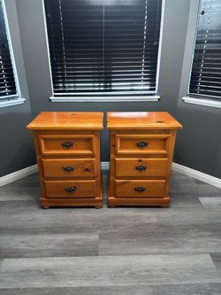 Pair of 3 Drawers Nightstand