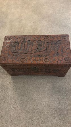 Mid-century Chinese wooden scenic design carved hinge top box