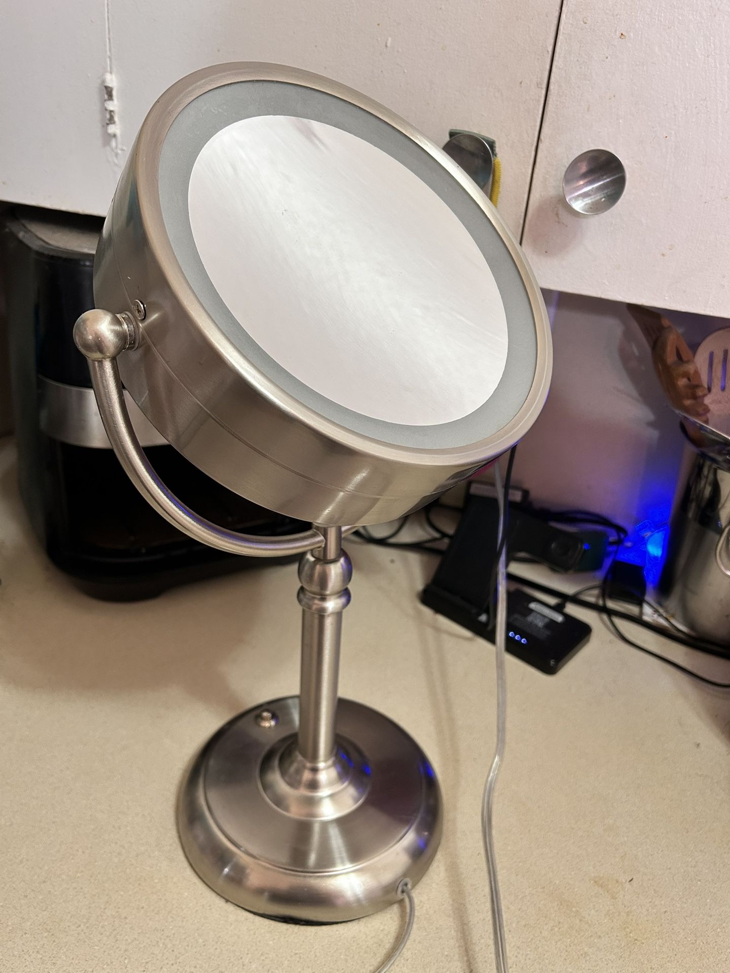 Light up makeup vanity mirror one side is regular other is magnifying