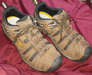 Men's 11Wide(ee) KEEN  Utility Shoes. Top Quality, Low wear, Very Good Condition 