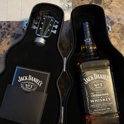 Jack Daniel’s Guitar Bottle 