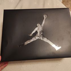 Selling a new pair of Jordan 4’s og fc size 13