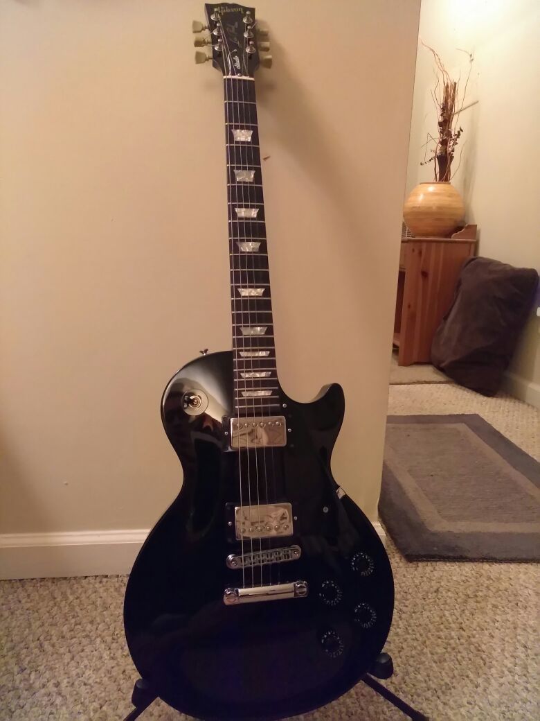 1999 Gibson Les Paul with original case in perfect condition