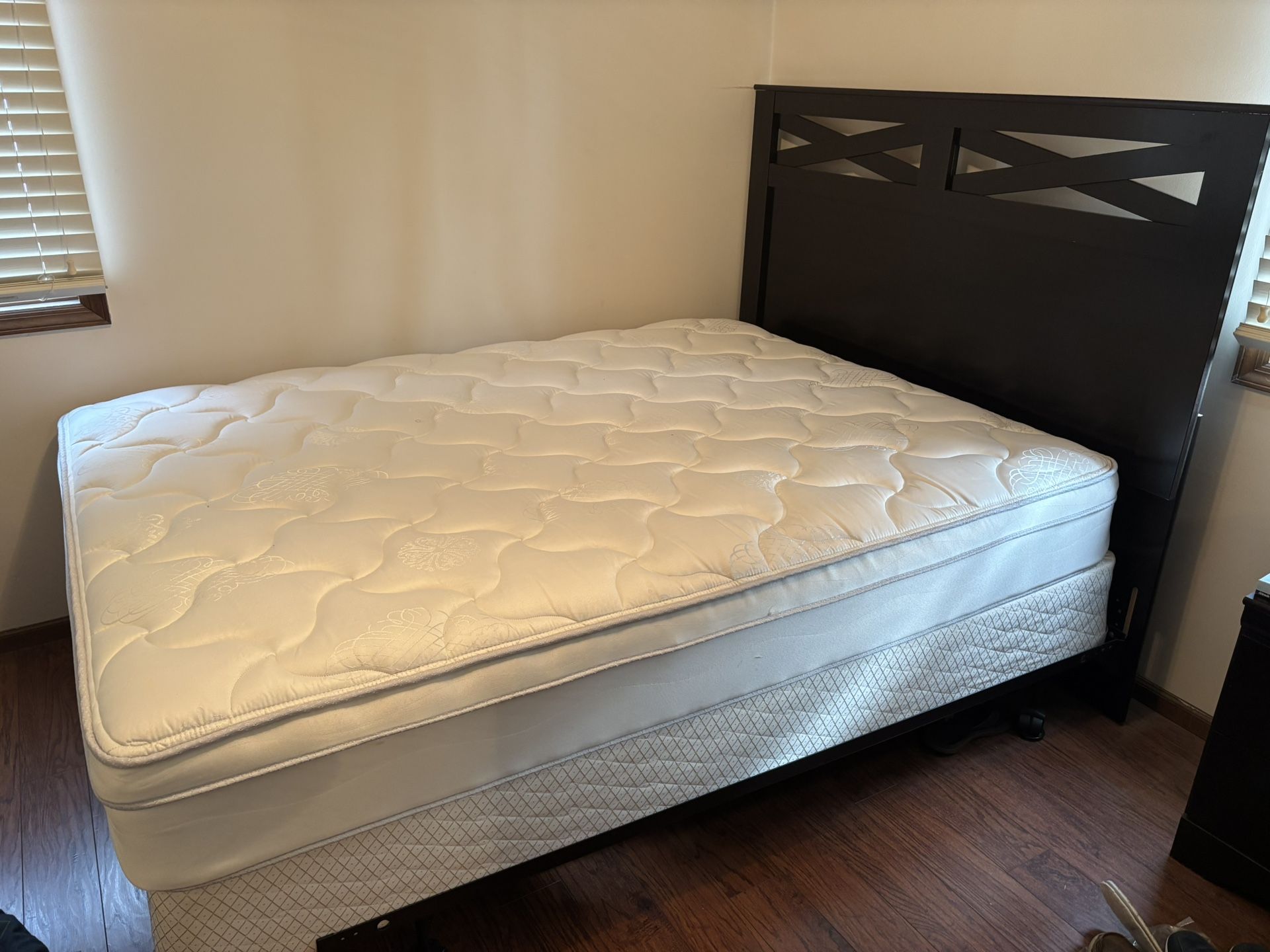 7 Piece Queen Bedroom Set