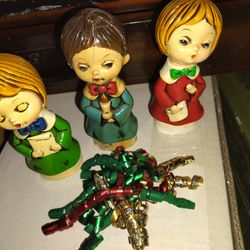 VINTAGE CHRISTMAS CAROLERS