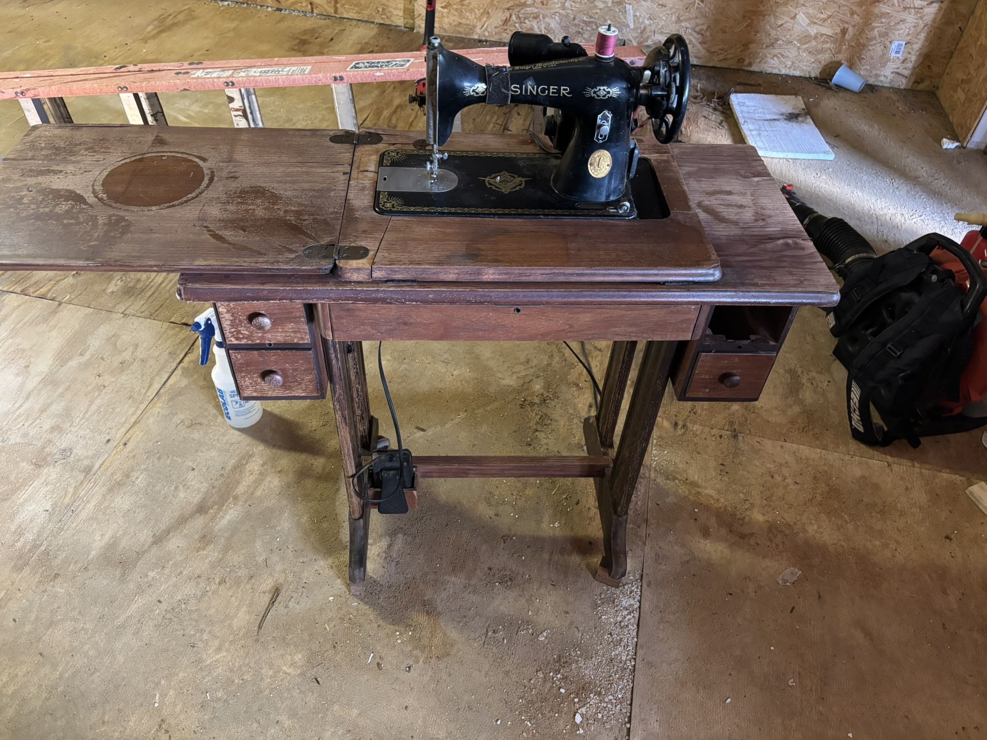 Singer Sewing Machine 