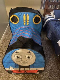 Thomas Play Hut with 3 Tunnels