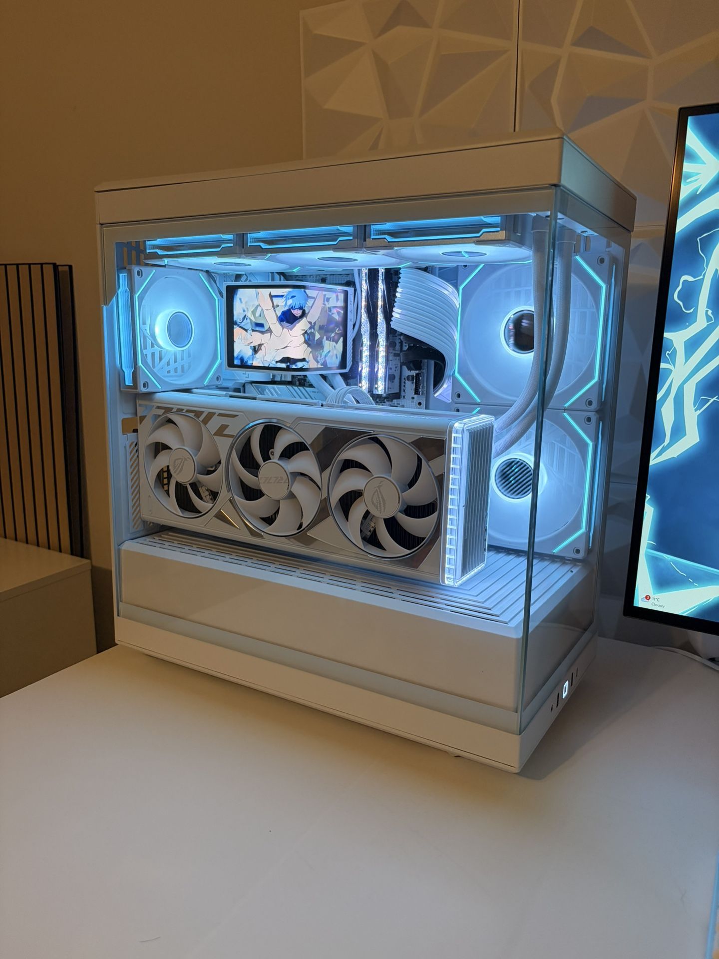 gaming pc (9800x3d X870 Asus Strix Tryx panorama oled curved screen HYTE y40 snow )