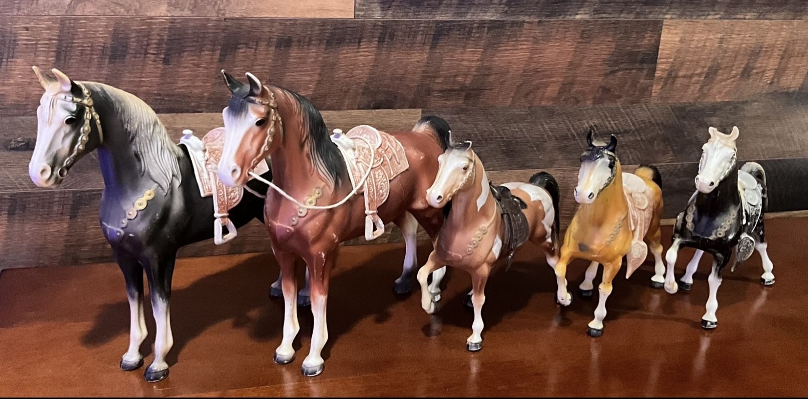 5 piece set 70’s vintage Diamond hard plastic toy horse