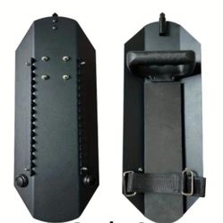 A Portable Handheld Arm Guard Designed for Outdoor Hunting, Providing Self-Protection During Hunts. Made from Durable, High-Strength Aluminum Alloy, I