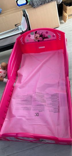 Minnie Mouse toddler bed