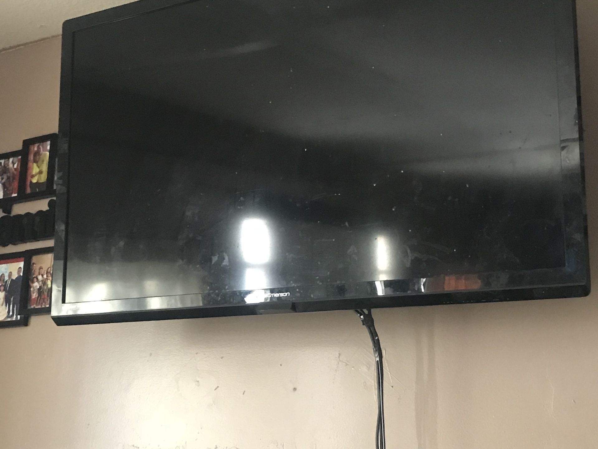 Emerson tv 50 inch doesn’t turn on