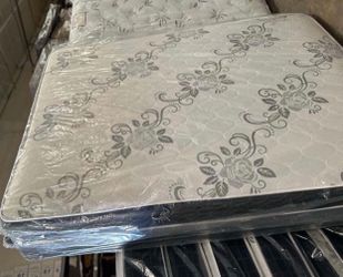 Set King size mattress and box spring