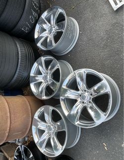 20 inch wheels JEEP SRT OEM 5x127 20x10 set of matching 4 rims fully refinish like new. 995$ for 4 plus tax . Original factory rims Fits jeep SRT. Ins