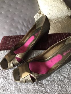 Greta brand bronze wedge heels size 7