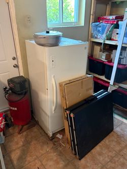 Upright Deep Freezer / Congelador Vertical –