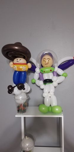 Candy cups. It's a gift or goody bag with a twist. A twisted balloon that is