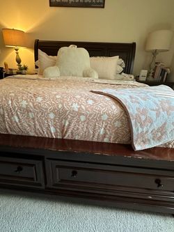 4 Piece king bedroom set with dresser and 2 nightstands