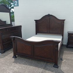 Queen Size Bedroom Set With Boxspring Good Condition 