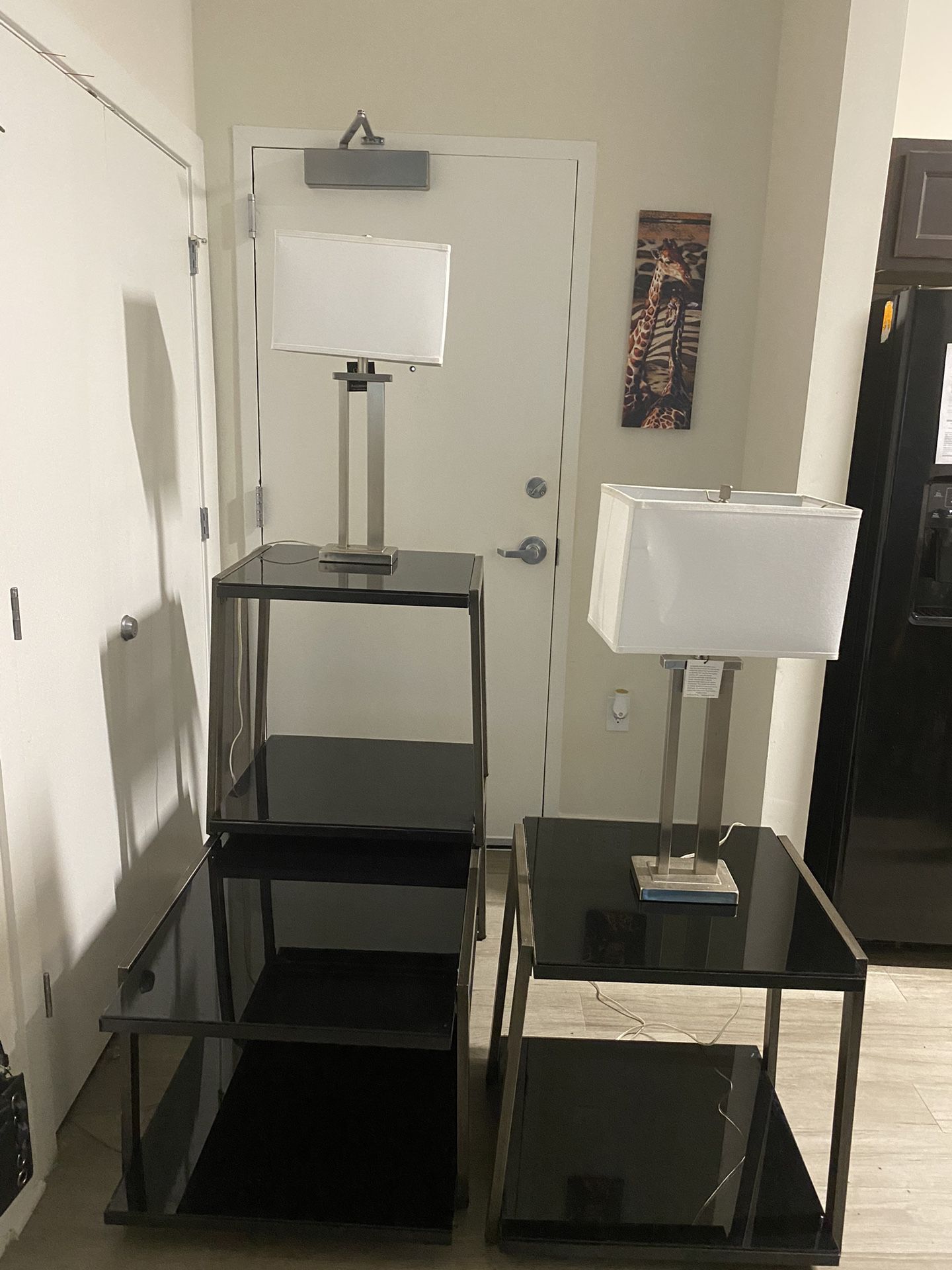 2 Glass End Tables With 2 Lamps And Glass Middle Table 