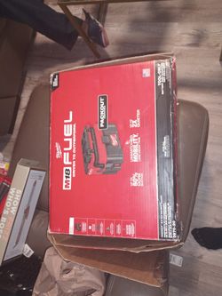 M18 Fuel Pack out 2.5 Gal Wet /DRY VACUUM 