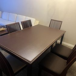 Dining Table with 6 Chairs – Great Condition