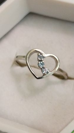 10K DIAMOND HEART white GOLD RING