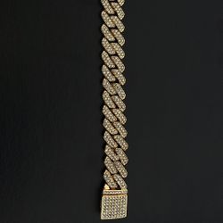 gold/diamond cuban link bracelet 