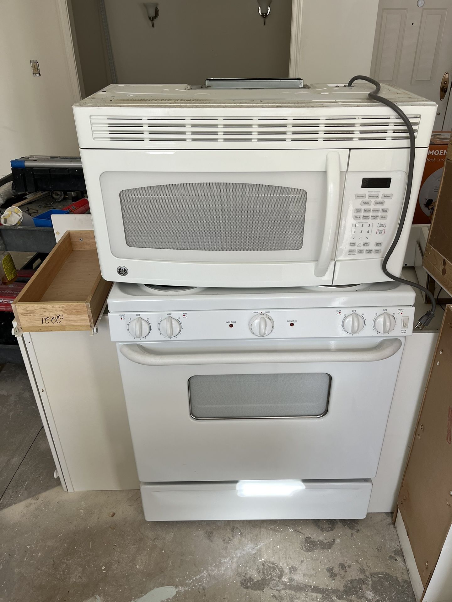 Fridge And Stove