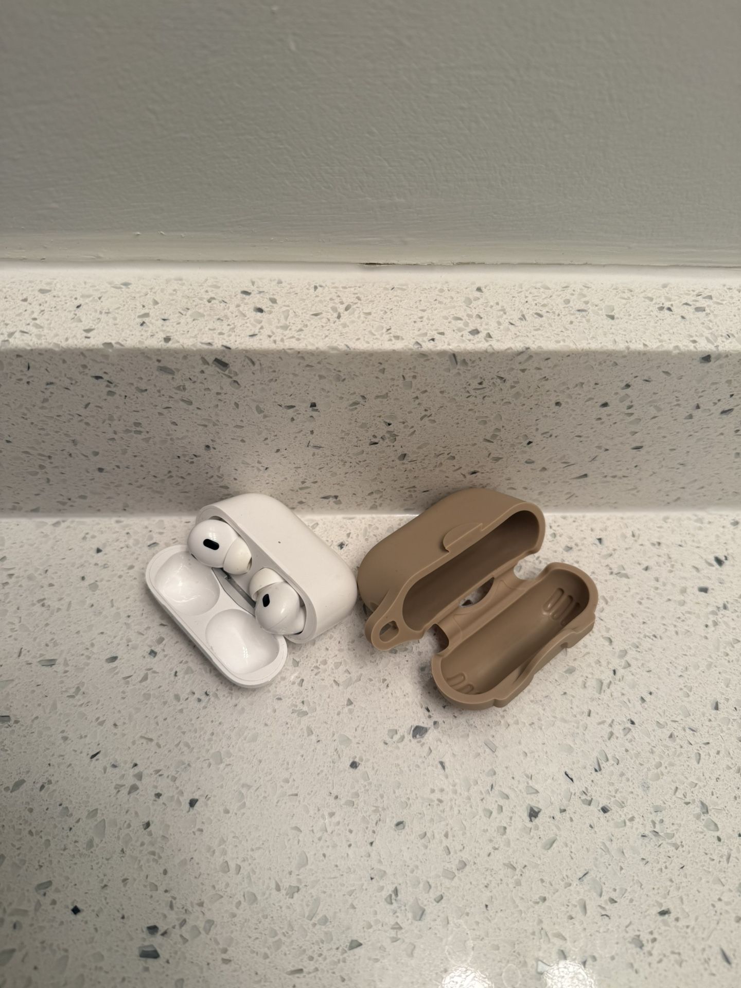 Apple AirPod 2 with Silicone Case