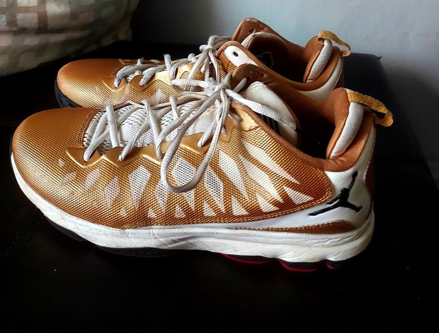 Jordan CP3 VI " Metallic Gold"