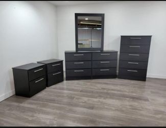 ⚫️DRESSER WITH MIRROR,  CHEST AND TWO NIGHTSTANDS  ⚪️ CÓMODA CON ESPEJO,  GAVETERO  Y DOS MESITAS DE NOCHE ⚫️