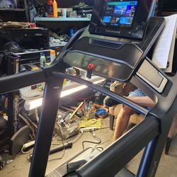 2025 Model Proform Carbon 2000 treadmill- 12mph max speed 12% incline - 600$