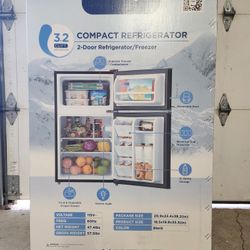 NEW Compact Refrigerator 3.2 