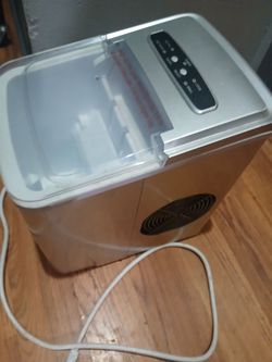 Ice cube maker