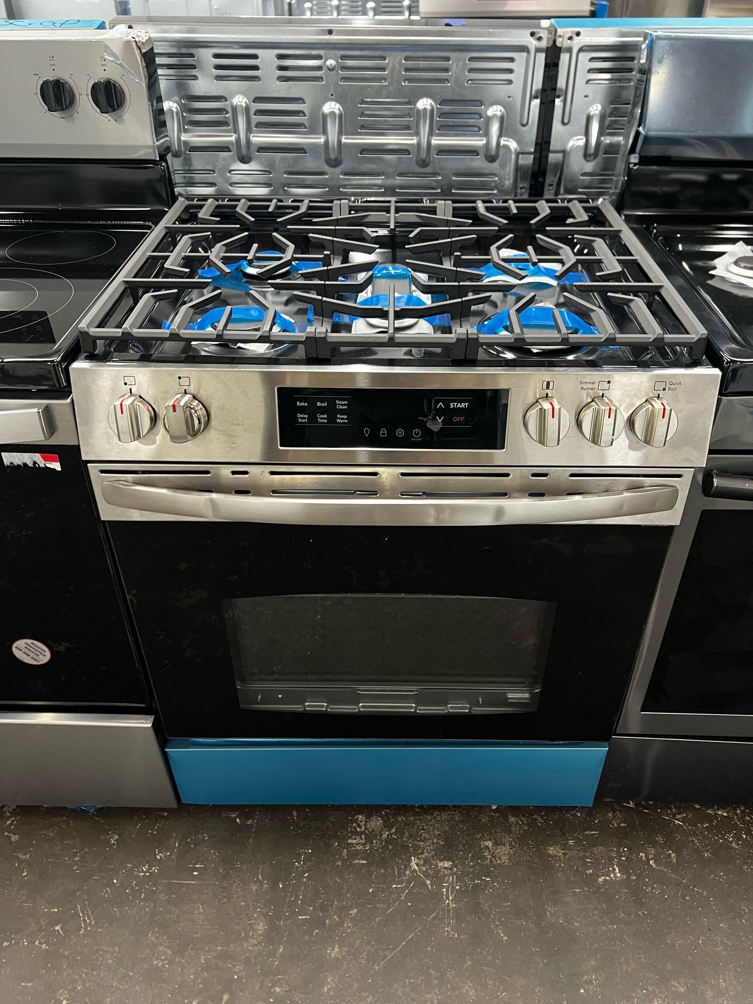 Frigidaire 30in Gas Stove Slide In 5 Burners In Stainless Steel