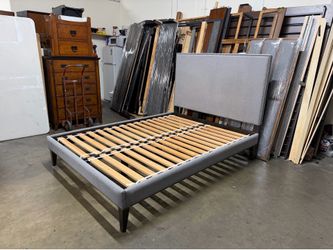 Queen bed $260