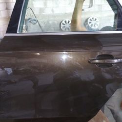 Puerta Lado Izquierdo Trasera Audi A4 2009. $ 300 Ofrezca 