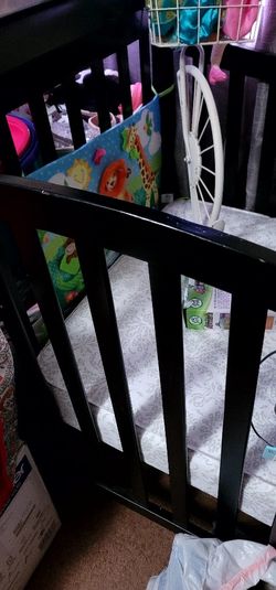 Crib With The Mattress And Extras Convertible