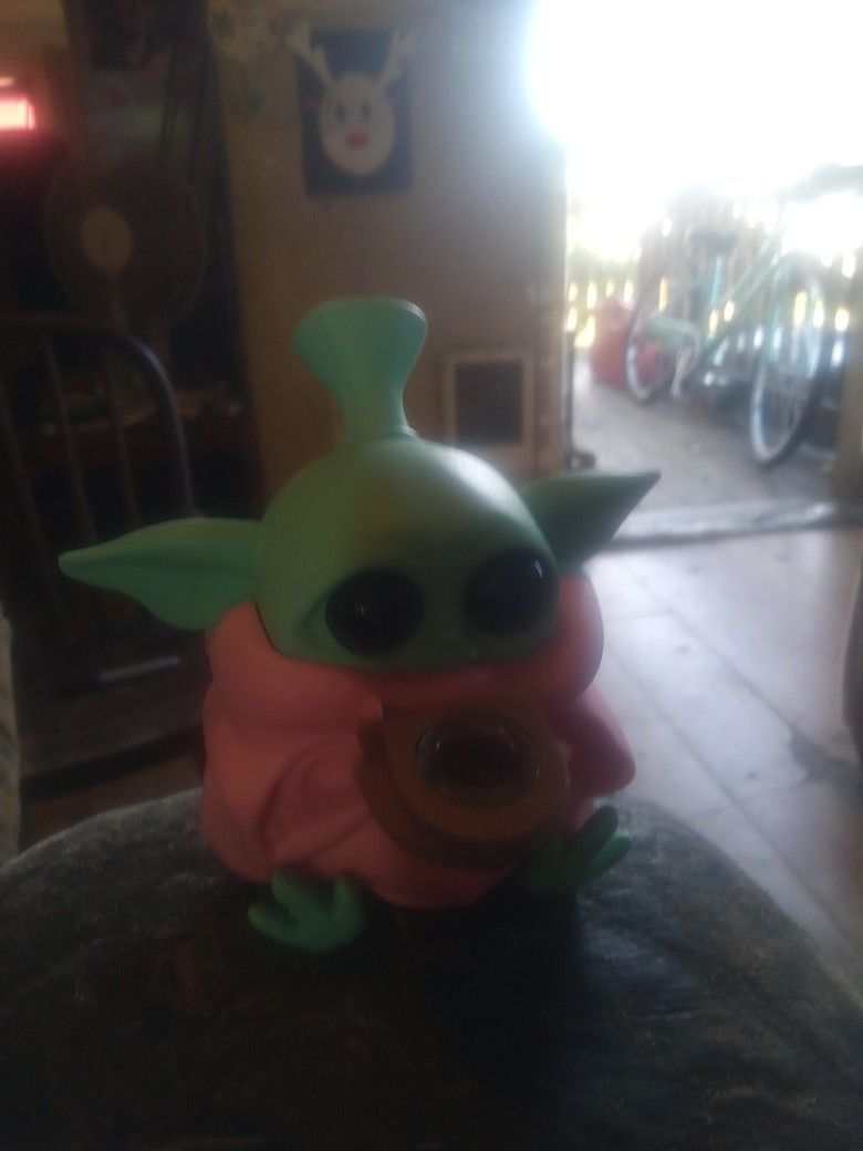 Baby yoda.
