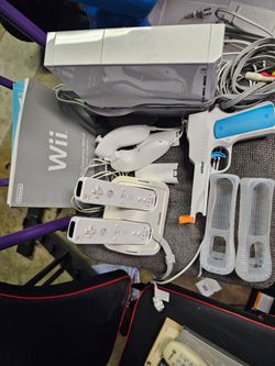 Nintendo Wii Console Bundle with Accessories